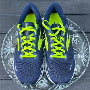 Brooks Ghost 15 Men's Athletic Running  Size 10.5 WShoes in Navy and Neon Yellow
